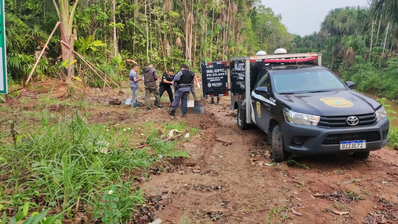 Homem é executado com 11 tiros na cabeça em área de mata em Manaus