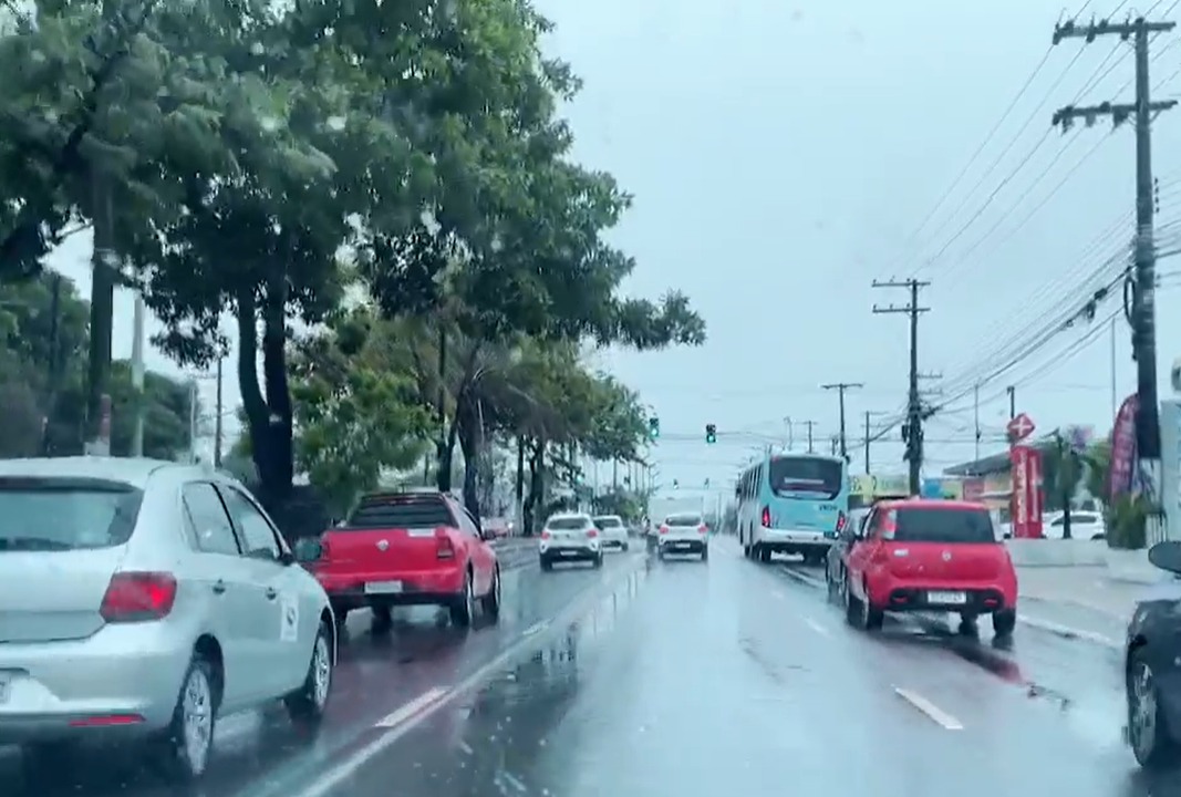 Chuva devolve qualidade do ar em Manaus