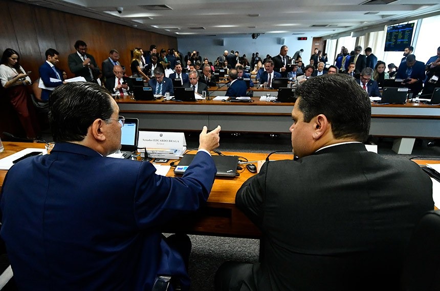 Reforma Tributária é aprovada em Comissão do Senado e segue ao plenário