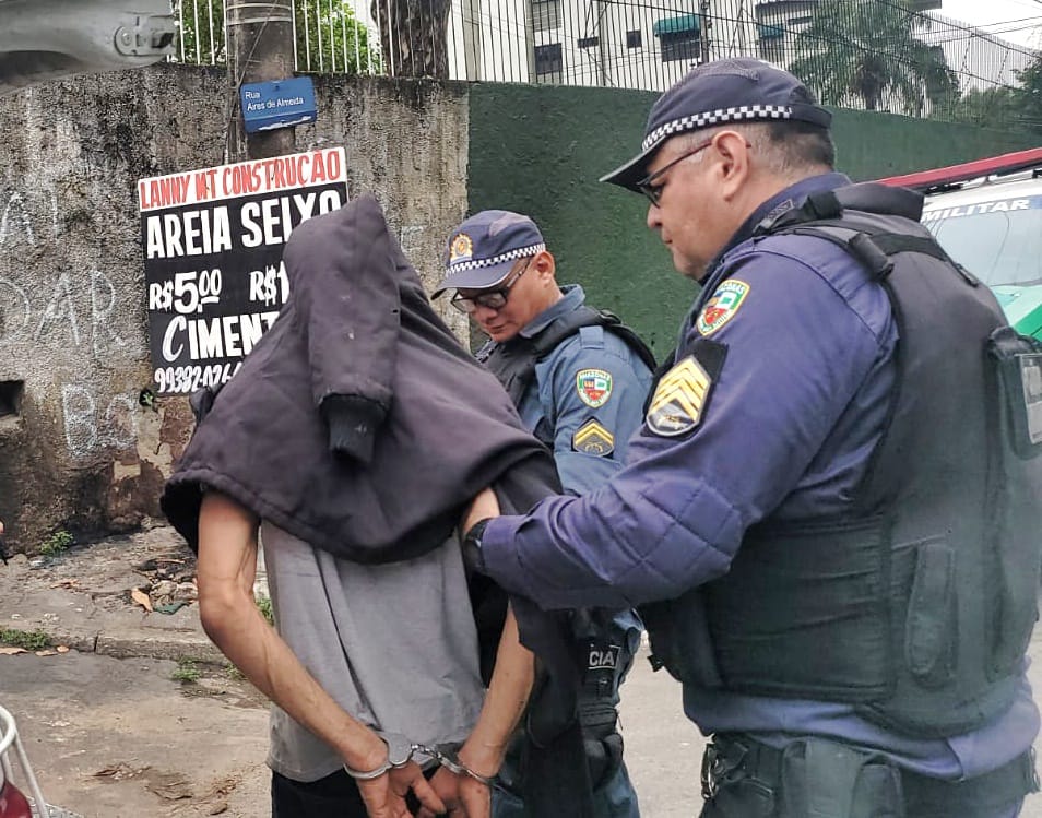 Homem é preso após invadir casa e esfaquear irmã em Manaus