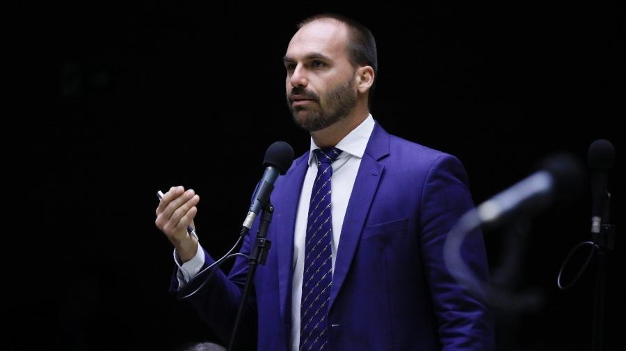 Eduardo Bolsonaro diz que acusação de Mauro Cid sobre ele e Michelle é 'cortina de fumaça'