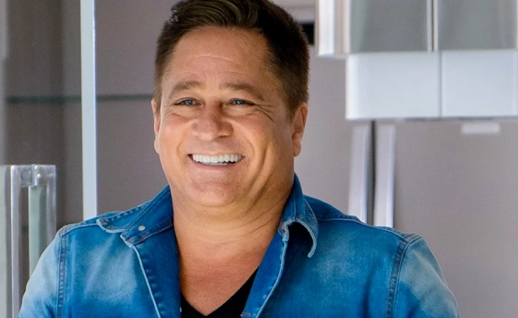 Avião carregado de drogas invade fazenda de Leonardo; dois morreram