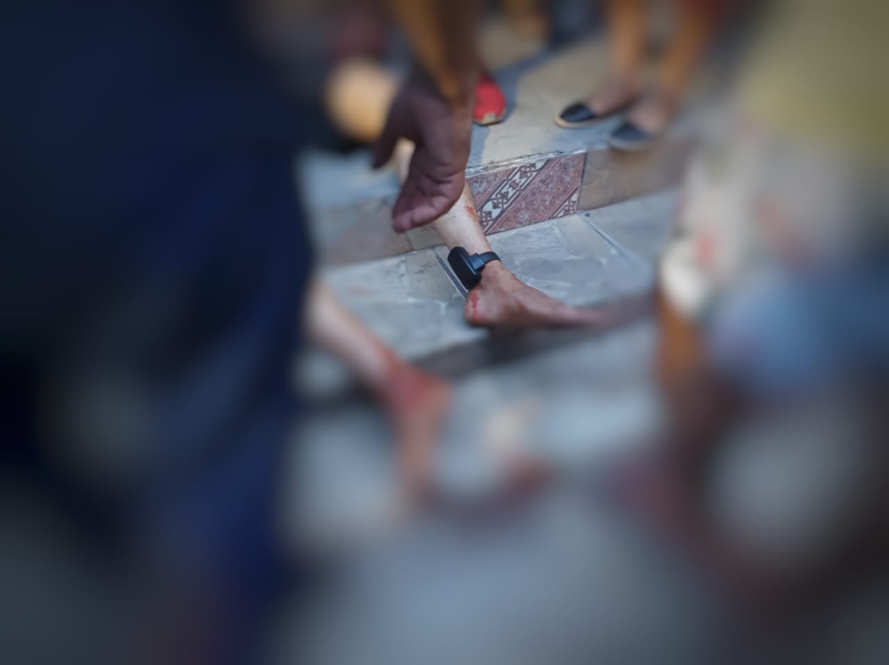 Homem com tornozeleira eletrônica é esfaqueado durante briga em Manaus