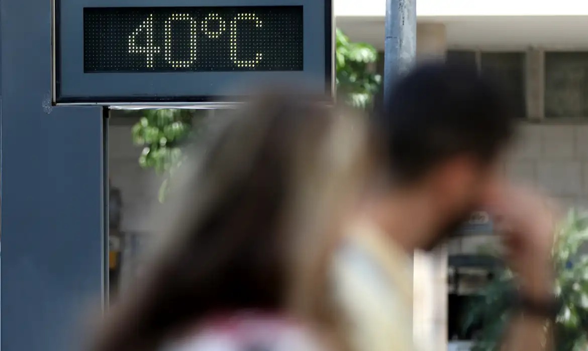 Calor excessivo altera metabolismo do organismo, afirmam especialistas