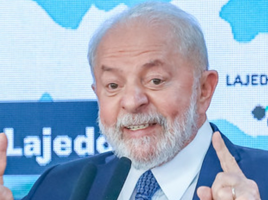 Argentina precisa de presidente que respeite a democracia, diz Lula