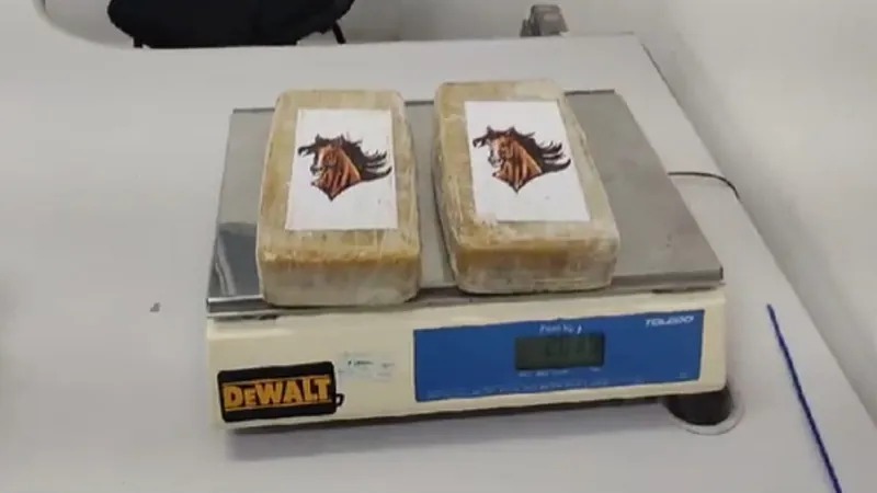 Suposta fã do RBD é presa com 2kg de crack