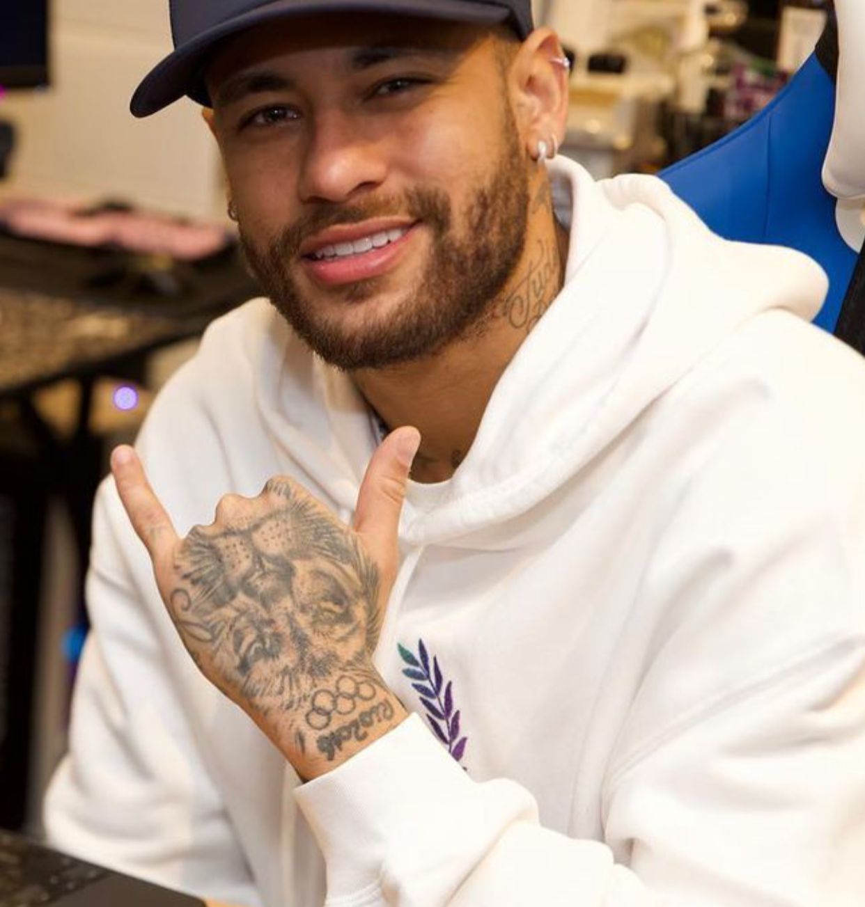 Ex-empregada entra na Justiça e pede indenização milionária de Neymar