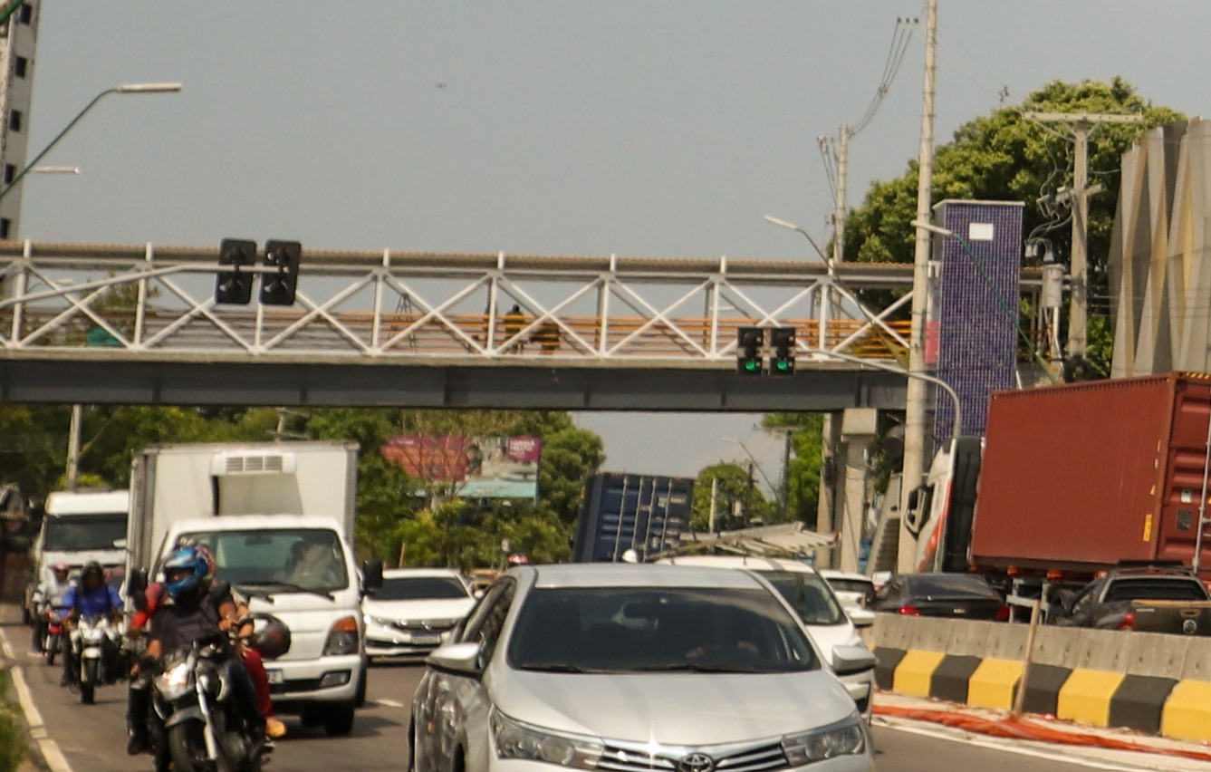 Prefeitura inaugura hoje nova passarela em avenida de Manaus 