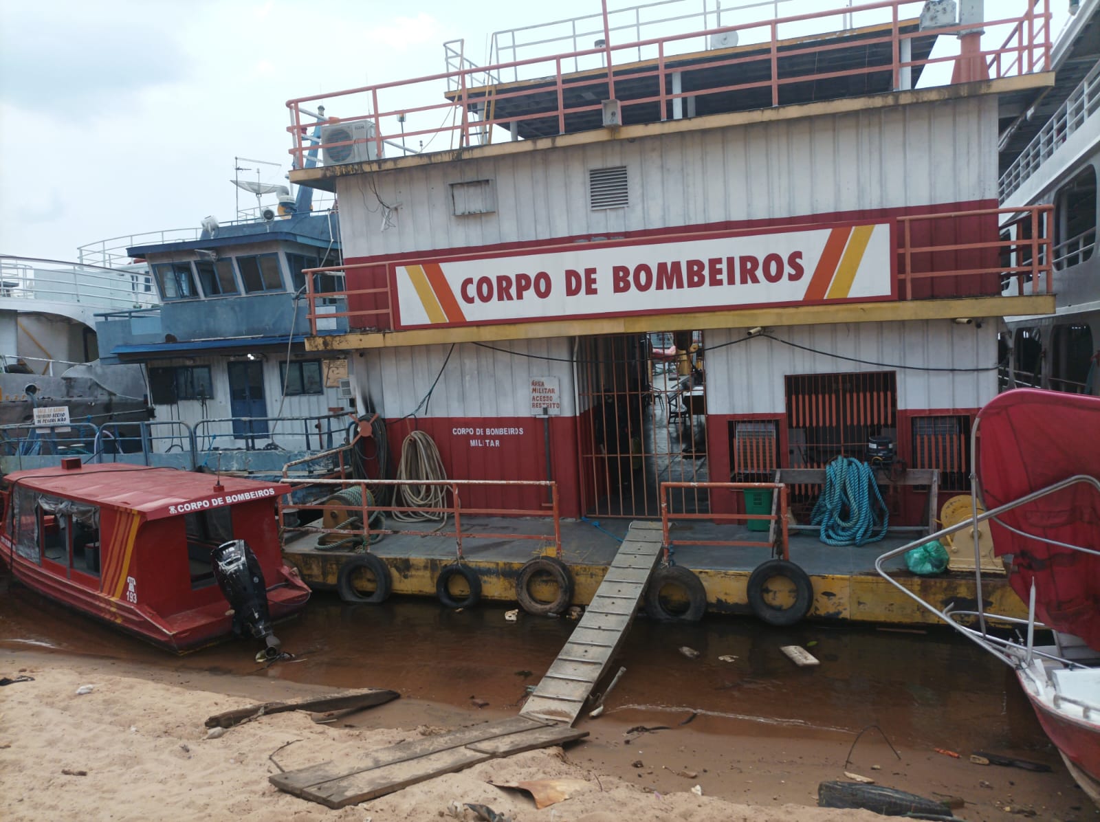 Cadáver é encontrando boiando próximo a orla de Manaus