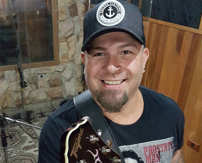 Baixista Mingau tem evolução no quadro neurológico e pode receber alta  