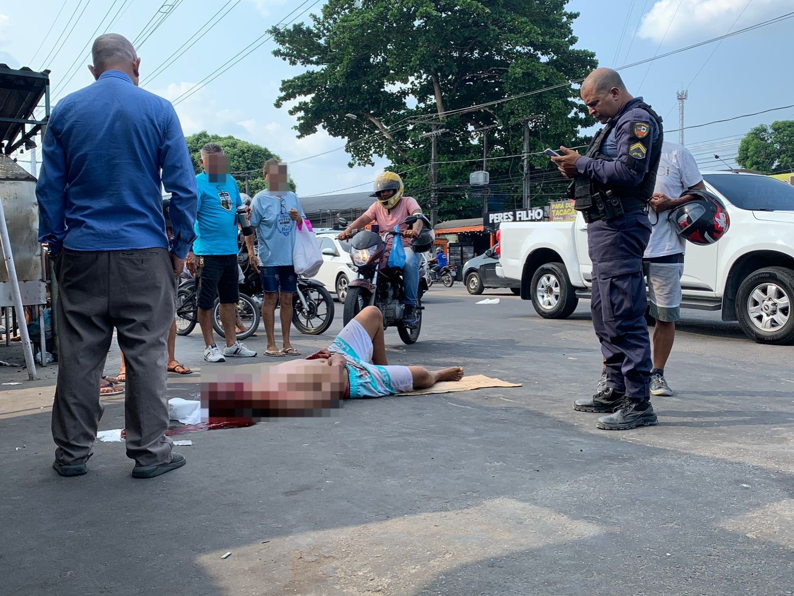 Homem é violentamente espancado em rua de Manaus
