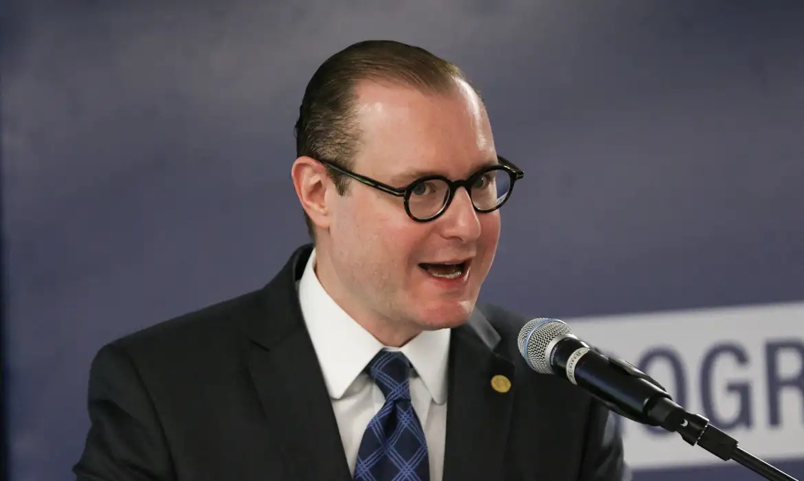 Zanin, do STF, vota por anular acórdão sobre revisão da vida toda no INSS