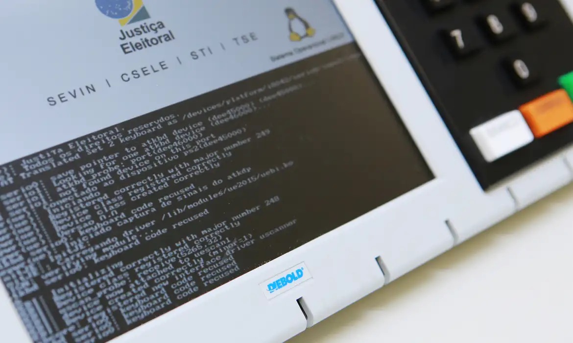 TSE inicia teste público das urnas eletrônicas para eleições de 2024
