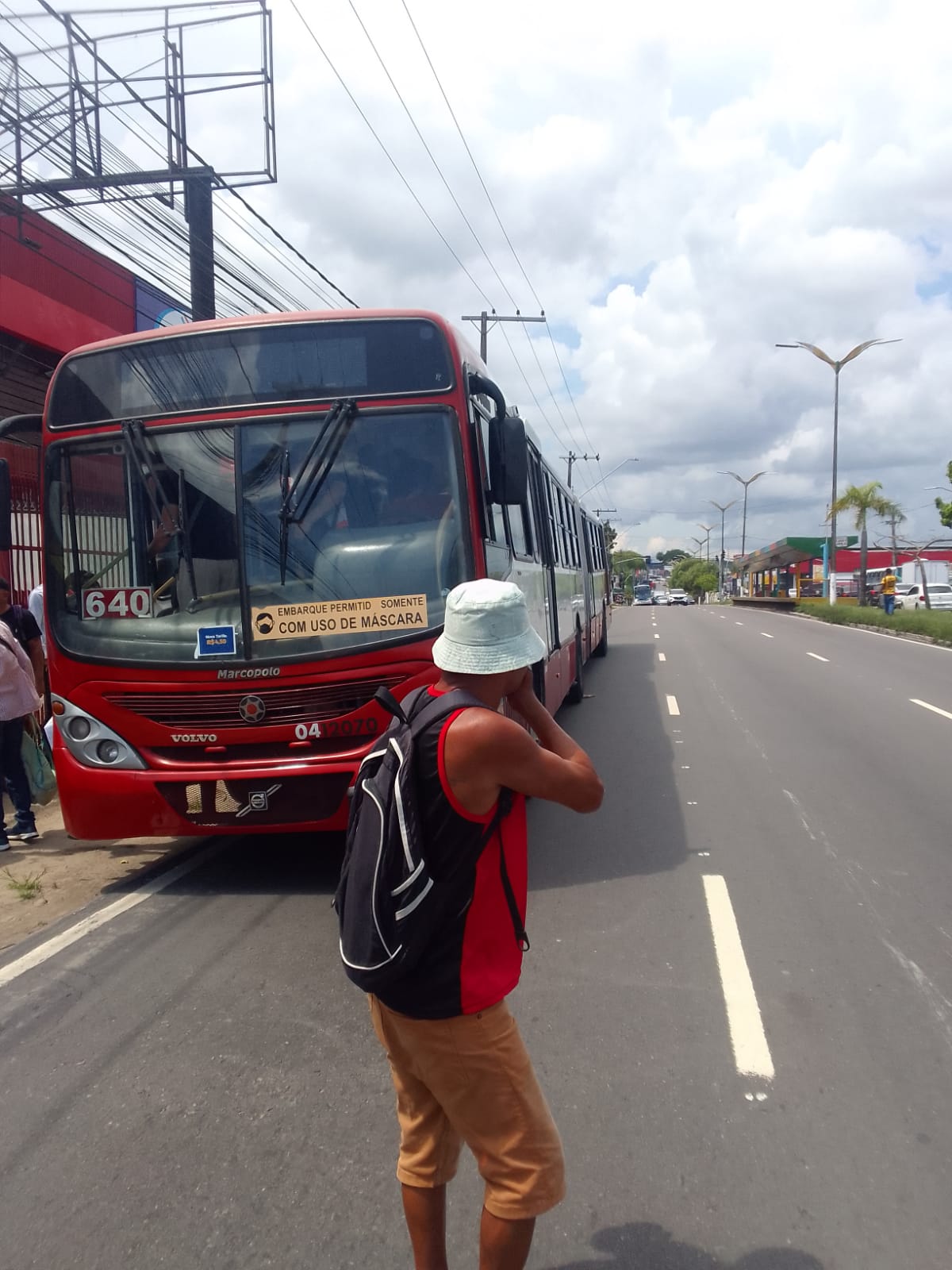 Passageiro é baleado durante assalto no 640 em Manaus