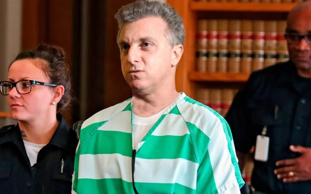 Luciano Huck vai processar o X, antigo Twitter, após imagem sua de presidiário circular na rede