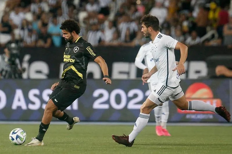 Botafogo só empata com o Cruzeiro e dá adeus à disputa de título brasileiro