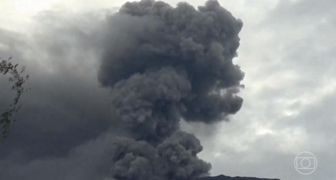 Vulcão entra em erupção e mata 11 alpinistas; 12 estão desaparecidos 