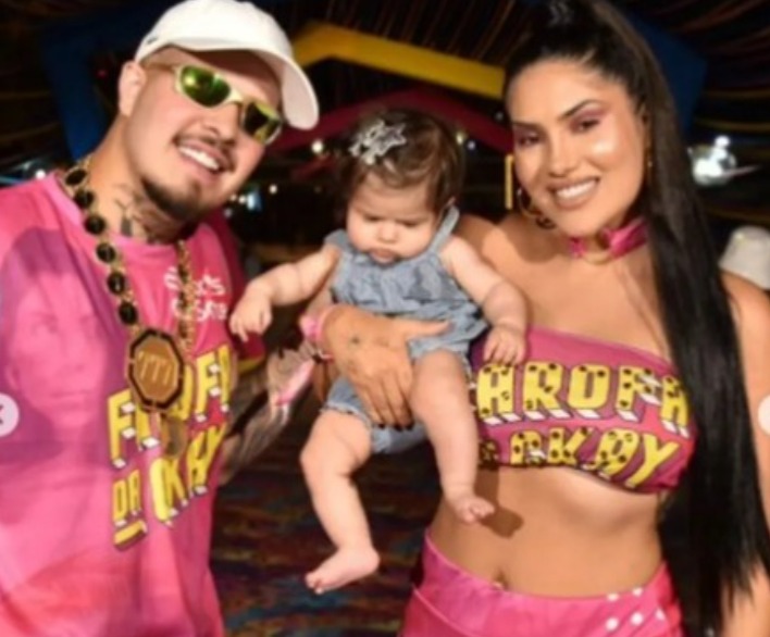 Jottapê e Estefany Boro levam filha de 5 meses na Farofa da Gkay  