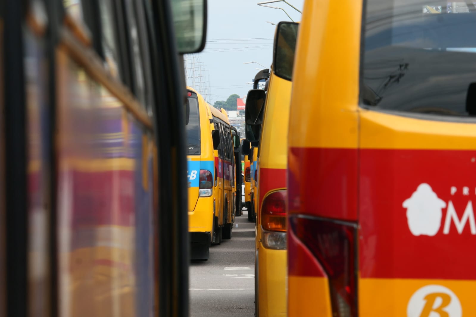 Protesto de 'Amarelinhos' deixa trânsito caótico em Manaus