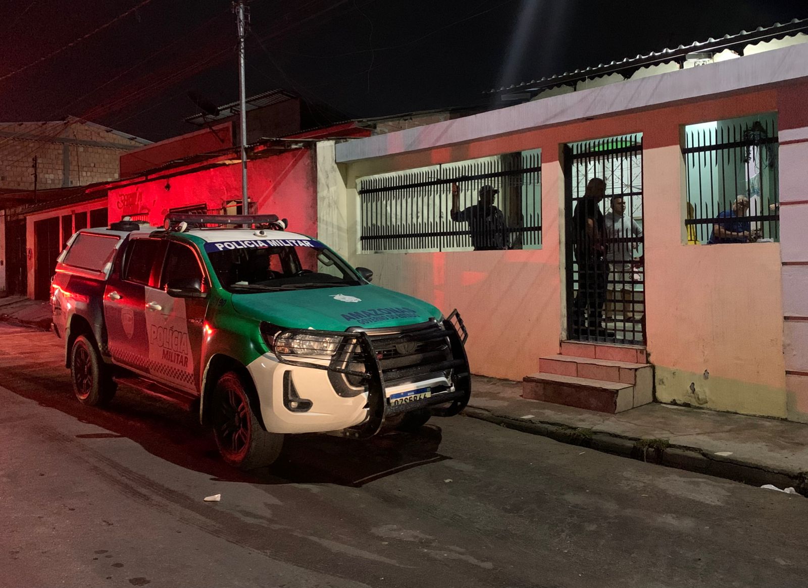 Padrasto é morto a tiros por enteado durante briga em Manaus
