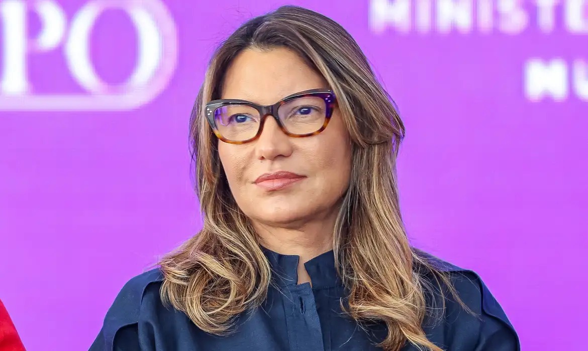 Janja volta ao X após ter conta hackeada e critica rede social por 'lucrar em cima do ódio'