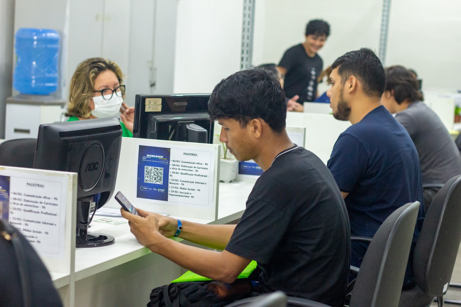 Sine Amazonas divulga 97 vagas de emprego para esta segunda; confira