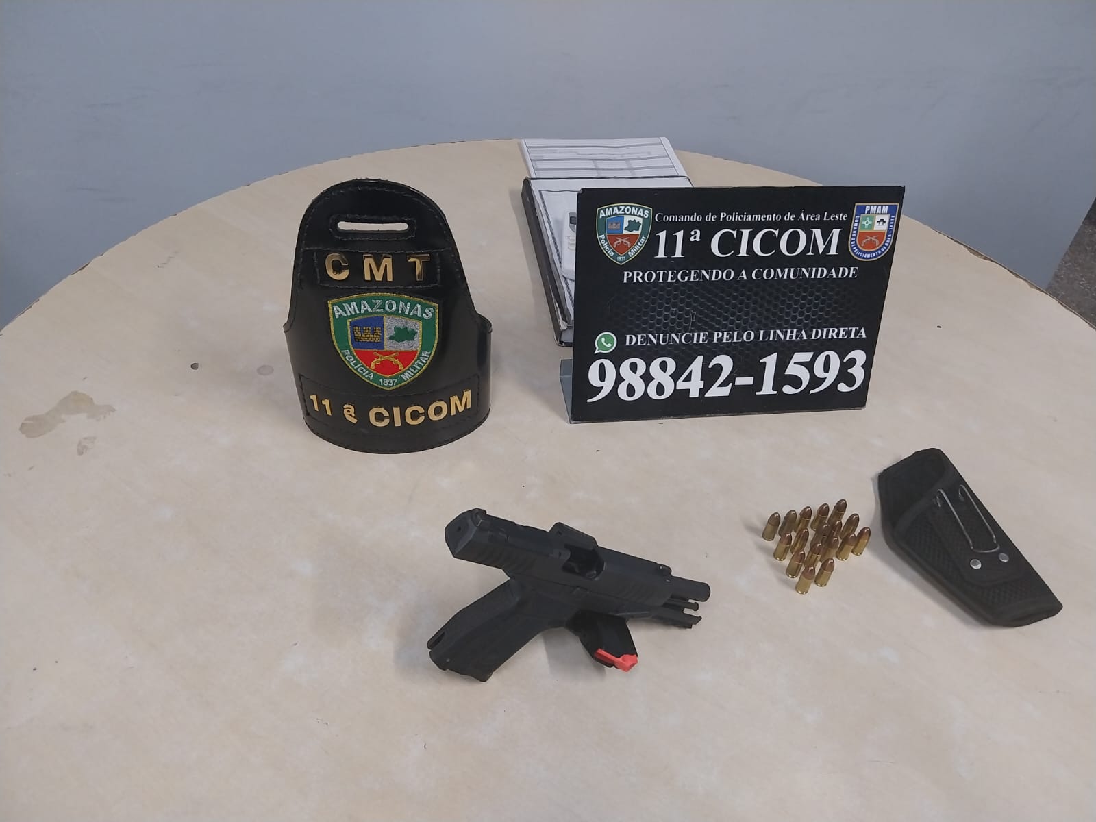 Motorista de BMW é preso com arma escondida dentro de carro no Coroado