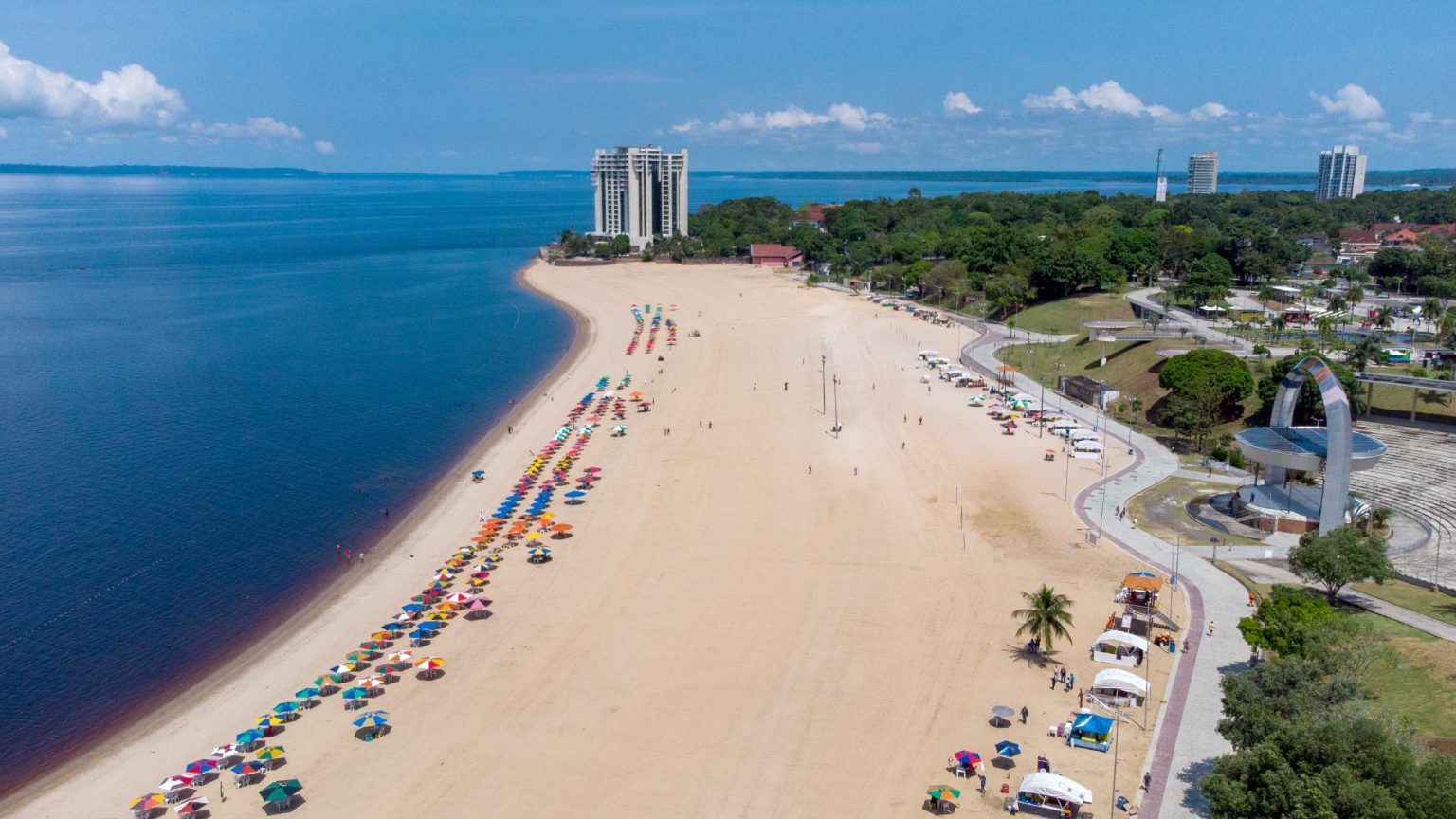 Praia da Ponta Negra será fechada para banho a partir de hoje em Manaus