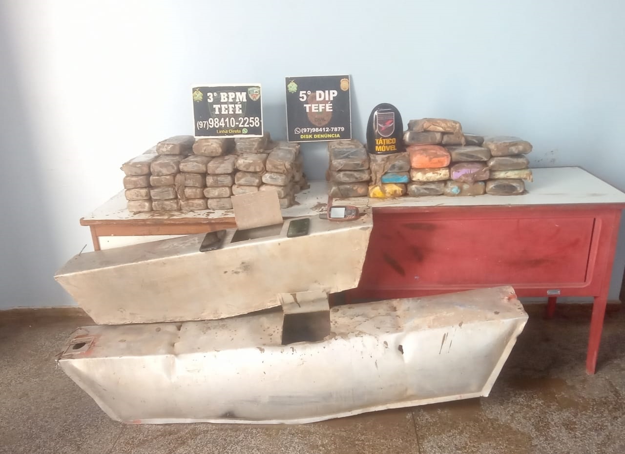 Polícia apreende lancha, barco e drogas avaliadas em R$ 1,2 milhão em Tefé