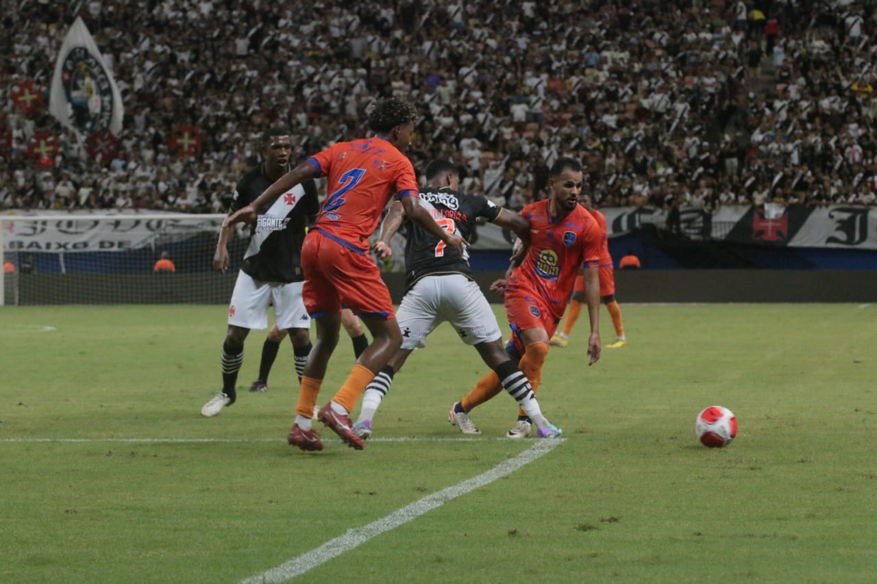 Começa segundo tempo entre Vasco e Audax na Arena da Amazônia