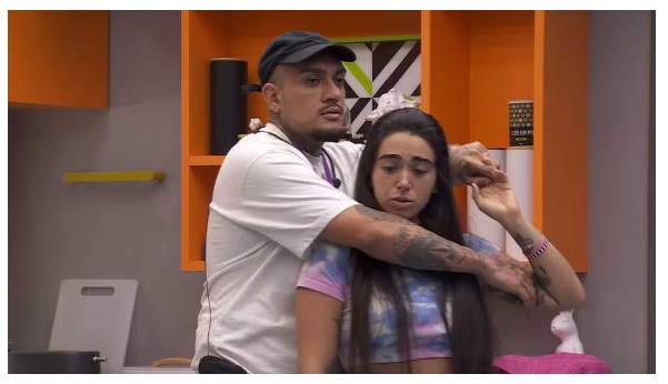 Giovanna recusa trocar de quarto junto com Bin Laden