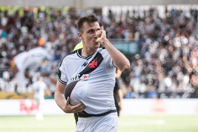 Vasco vence o Botafogo de virada e entra no G-4 do Carioca