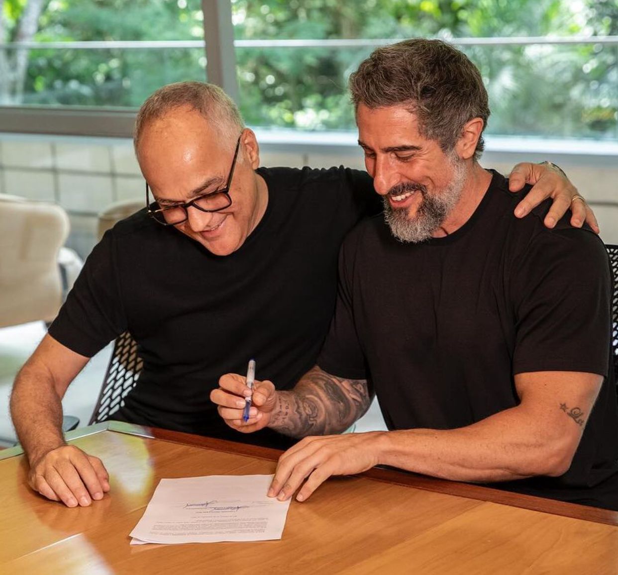 Marcos Mion renova contrato com a Globo por mais 3 anos 