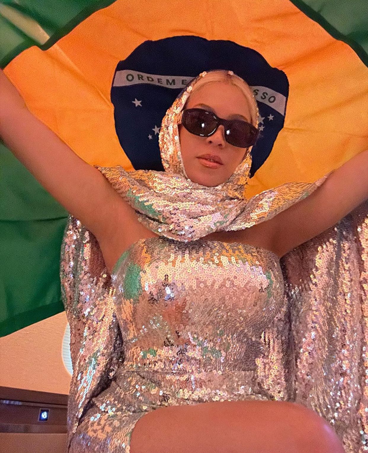 Beyoncé posta fotos com a bandeira do Brasil após surpresa em Salvador