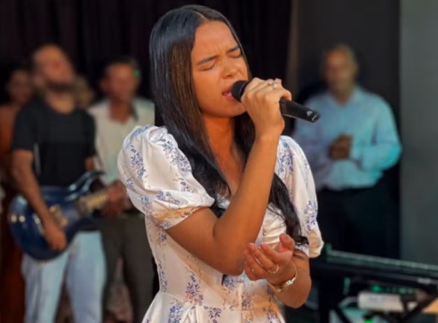 Cantora gospel de 18 anos morre em acidente 