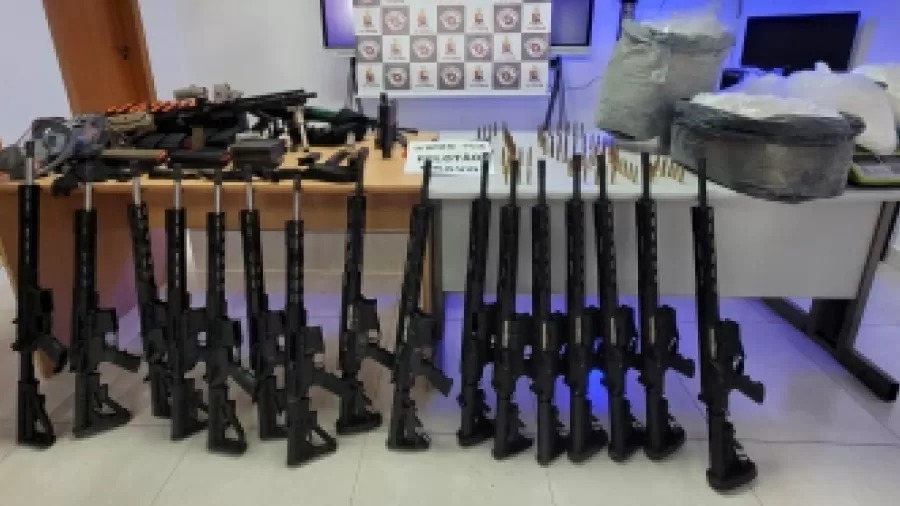 PCC armazenava arsenal de guerra em carro blindado, diz PM