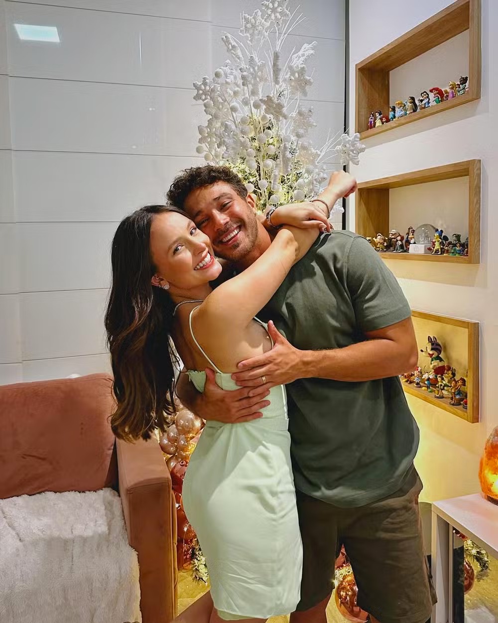 Famosas passam Natal de verde em meio a superstição de gravidez 