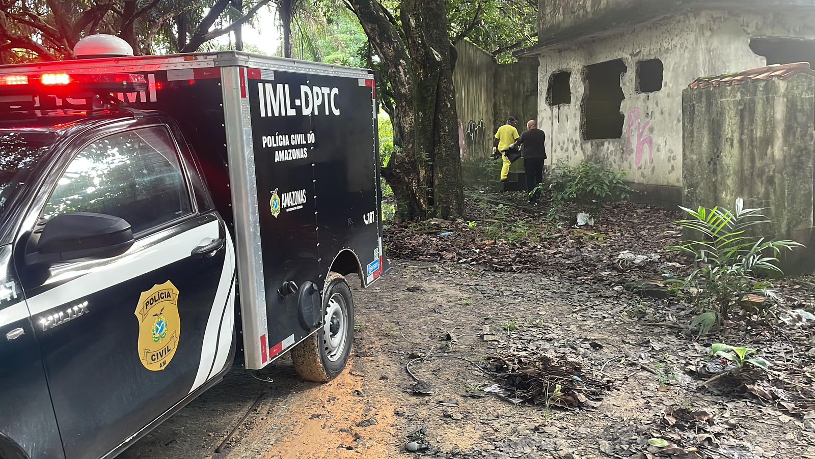 Homem é encontrado morto em terreno abandonado em Manaus