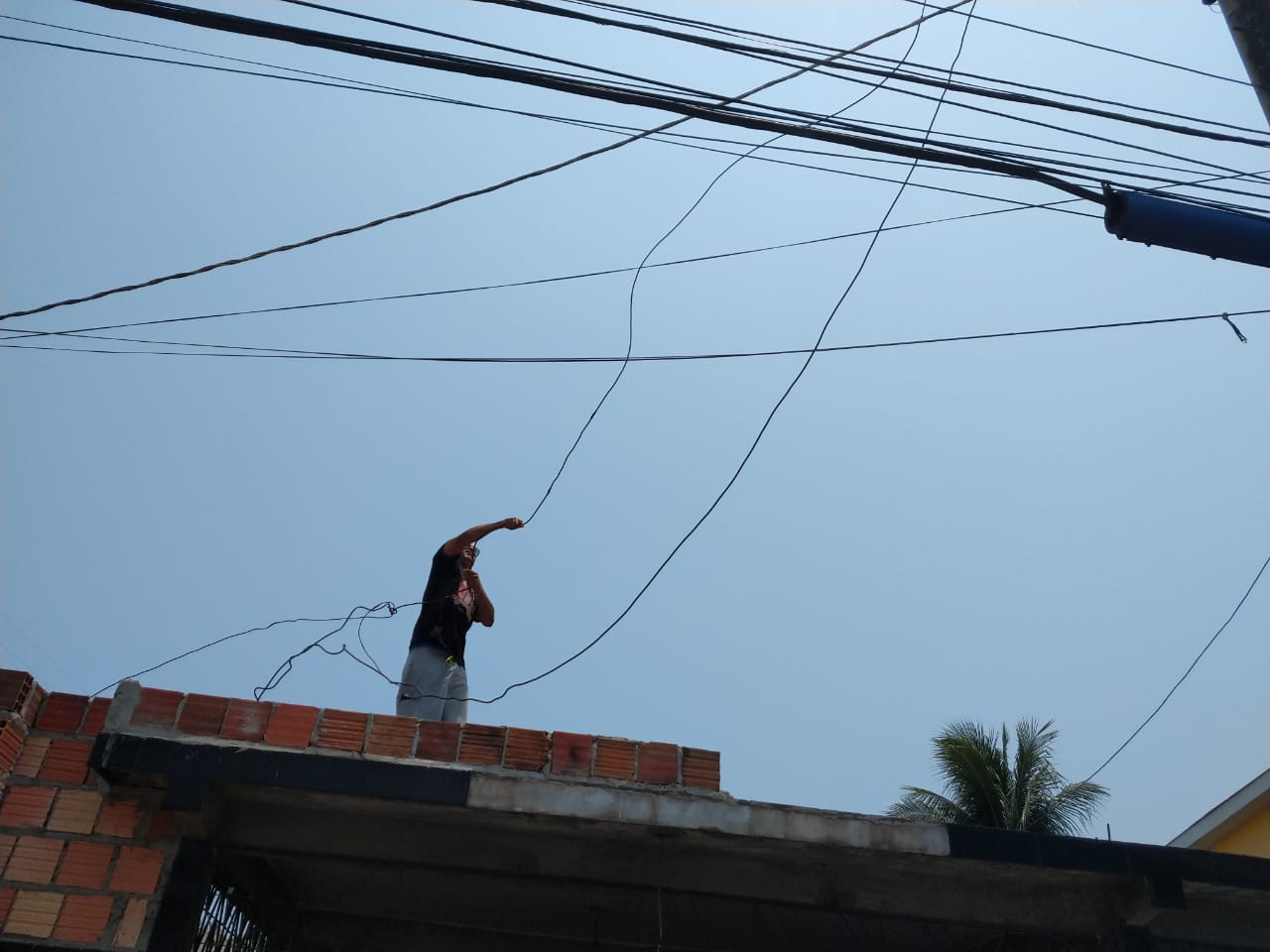 Acidentes com rede elétrica causaram morte de 27 pessoas no Amazonas 