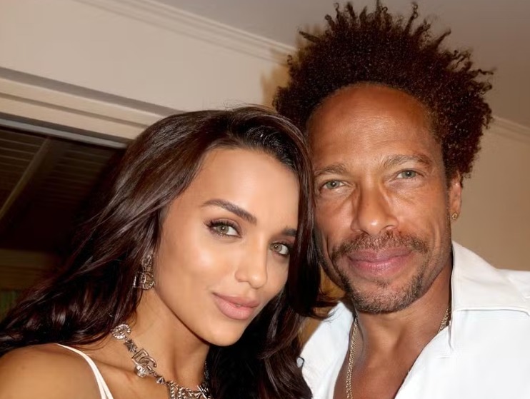 Ator de CSI passa Réveillon na casa de Rafa Kalimann 