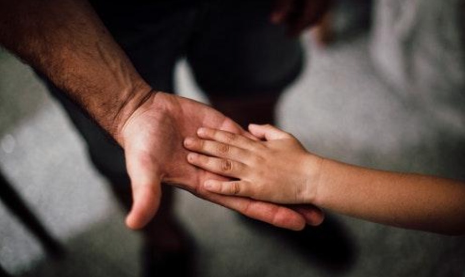 Brasil registrou mais de 172,2 mil crianças sem nome do pai em 2023