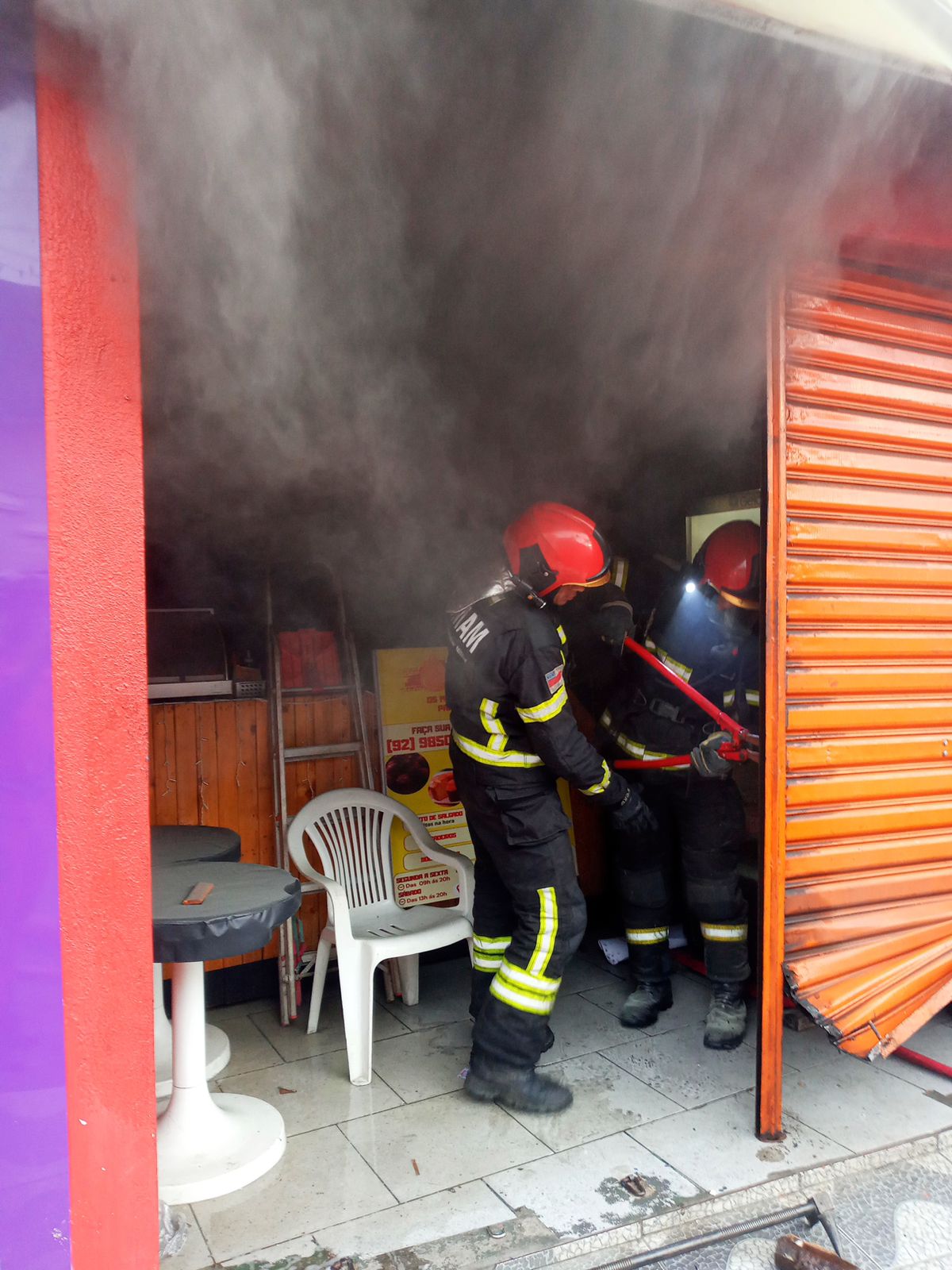 Fritadeira elétrica causa incêndio em lanchonete de Manaus