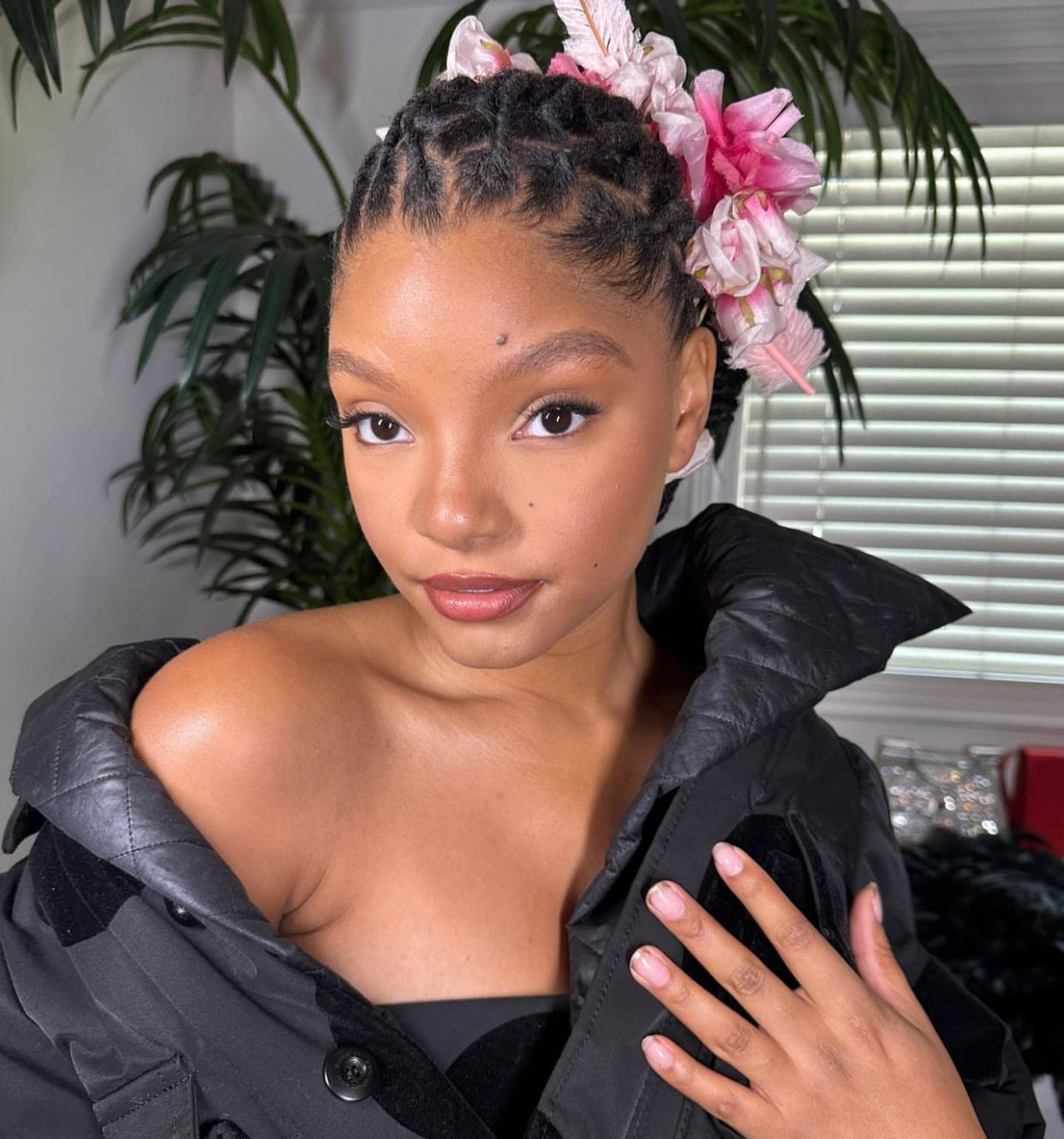 Halle Bailey, estrela de 'A Pequena Sereia', anuncia nascimento do primeiro filho