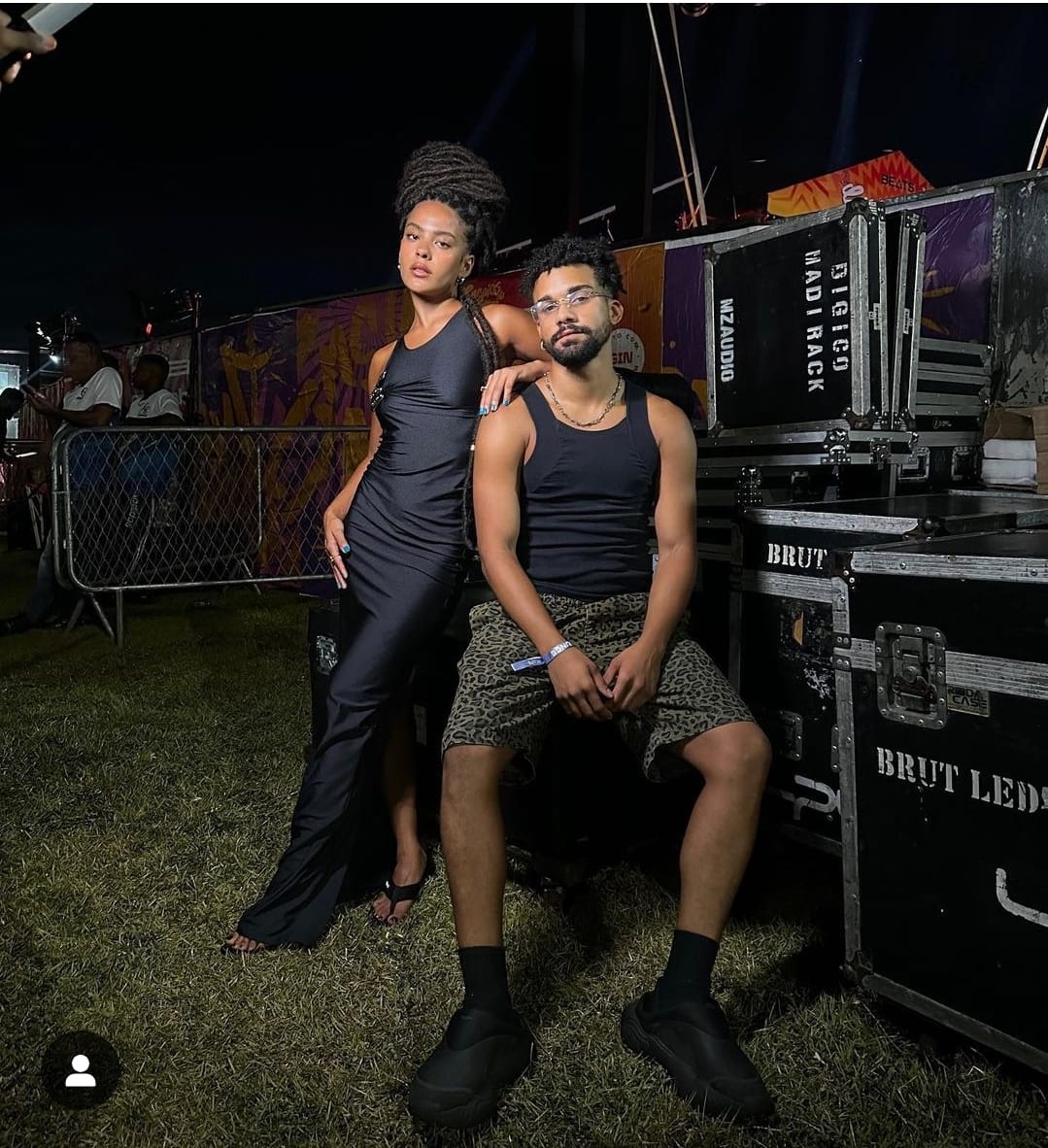 Bella Campos curte show em Salvador com novo affair