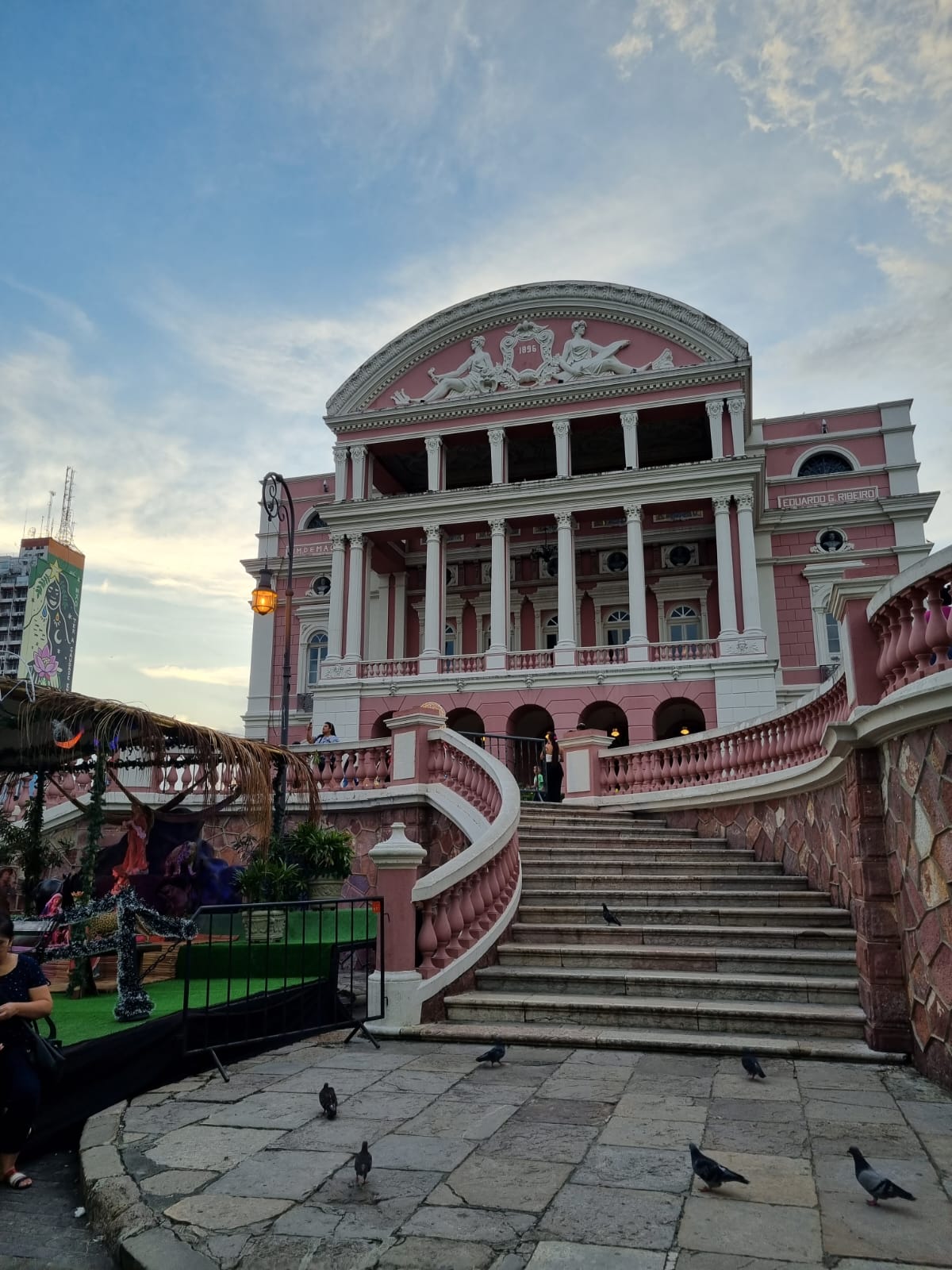 Teatro Amazonas suspende atividades para serviços de manutenção