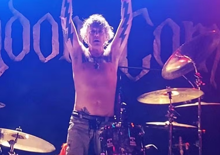 Morre James Kottak, ex-baterista da banda Scorpions, aos 61 anos 
