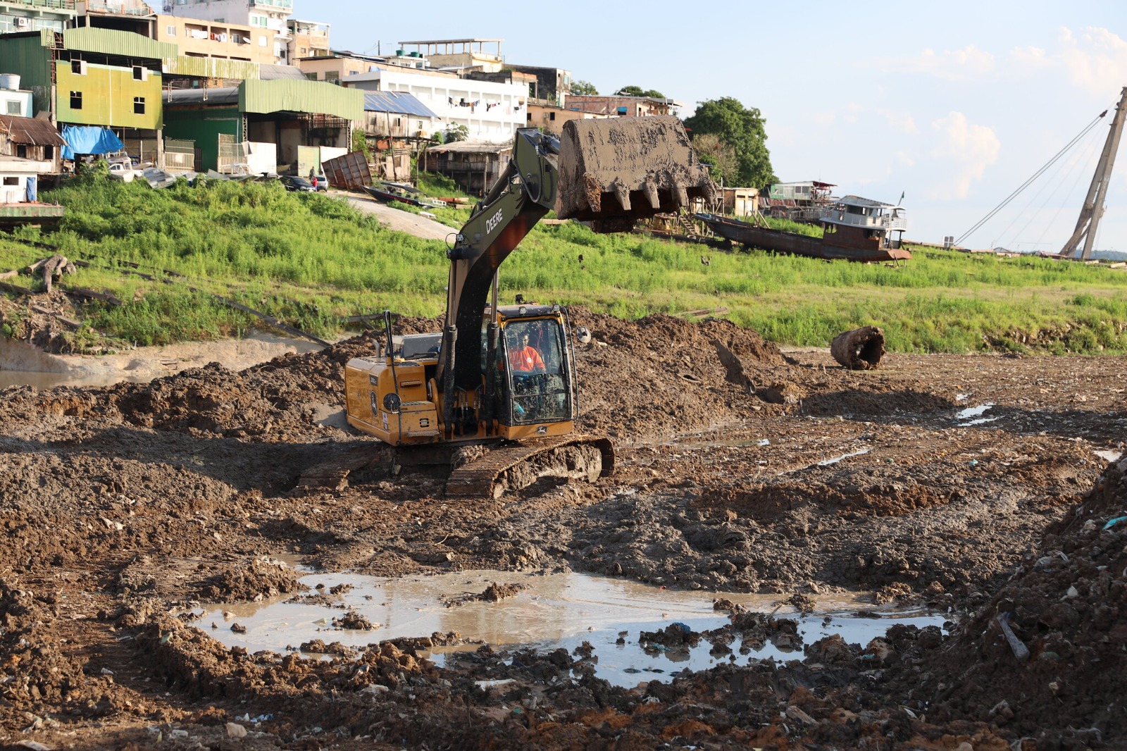 TCE revoga medida cautelar que suspende dragagem em igarapés de Manaus