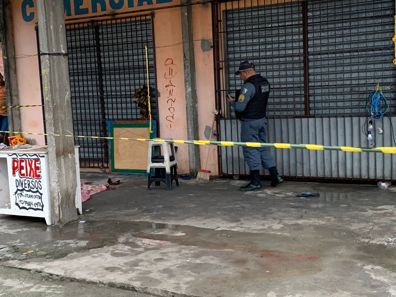 Peixeiro é morto por dupla em moto enquanto trabalhava em Manaus