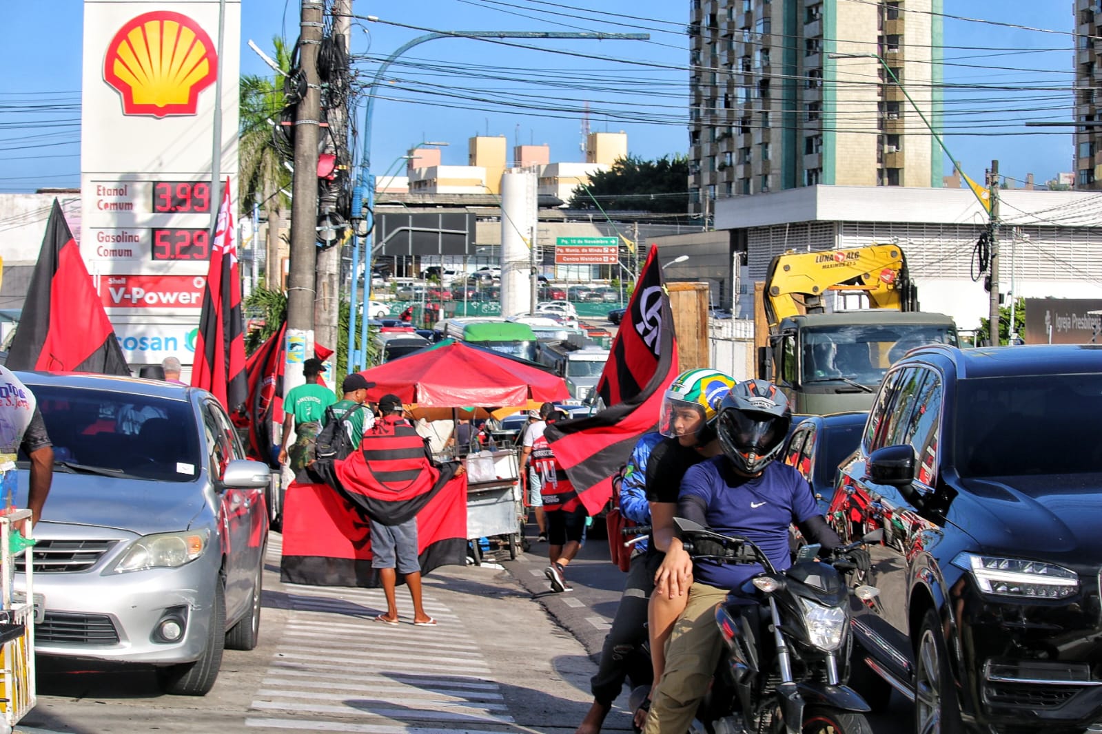 Torcedores começam a lotar Arena da Amazônia para jogo do Flamengo