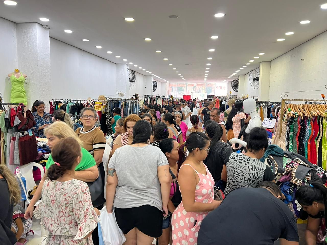 Com peças a partir de R$ 1, Bazar da Rayana começa hoje em Manaus